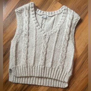 AE womens sweater vest